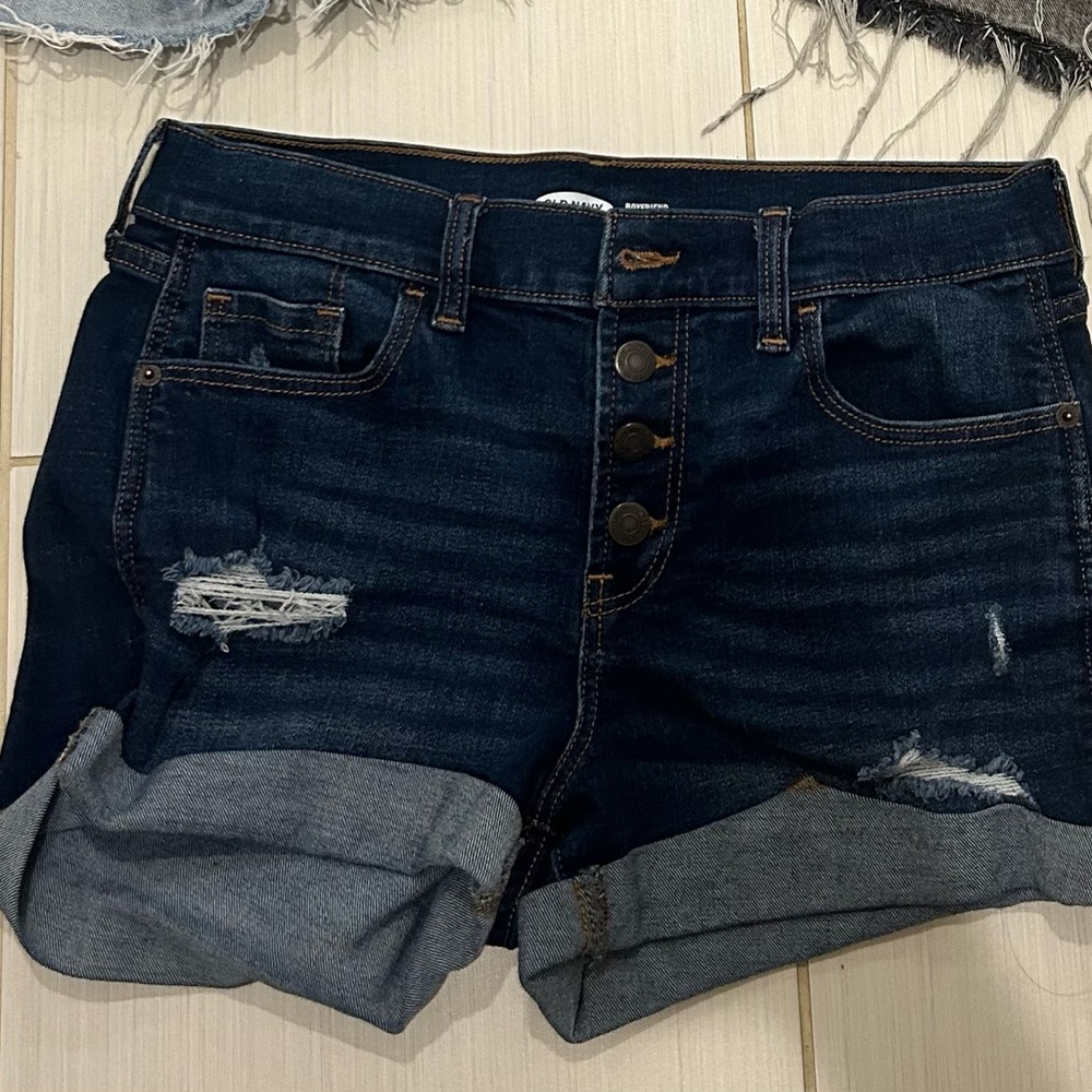 Super cute cuffed jean shorts!!